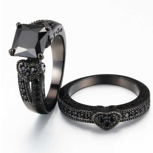 2pc Black CZ Heart Ring - Picture 4 of 4